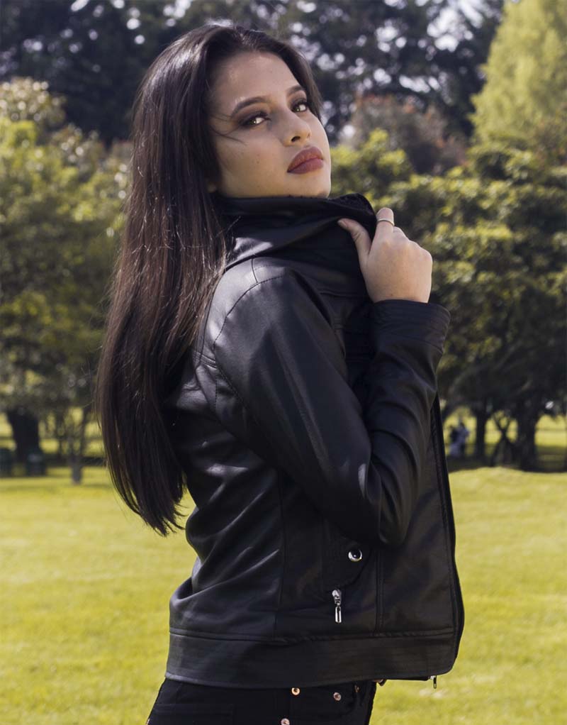 chaqueta con capota para mujer alaska negro modelo marca syk wear