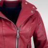 Chamarra para mujer color vinotinto bordo syk wear detalle