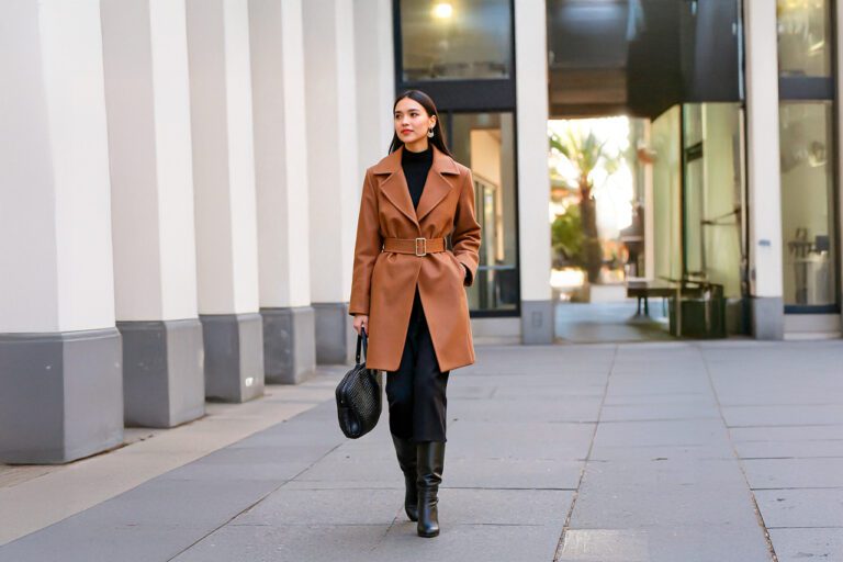 outfit gaban para mujer color camel con cinturon
