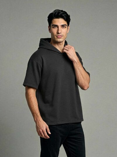Camiseta Con Capota Oversize Modelo